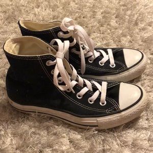 Black classic converse